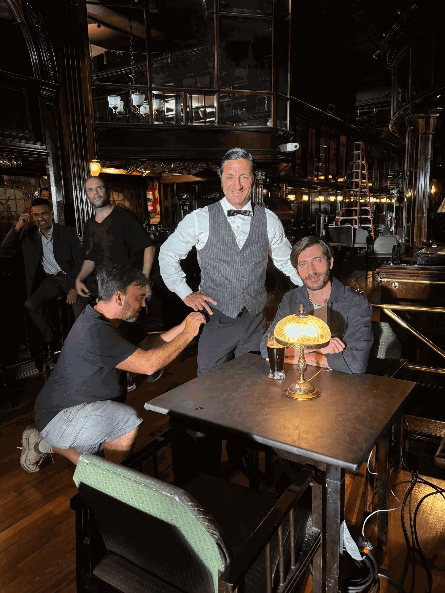 Nelson Taffarel en el rodaje de una escena ambientada en un bar